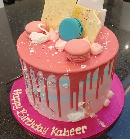 Fresh cream birthday cakes in Bedford and Milton Keynes, vegetarian and Halal