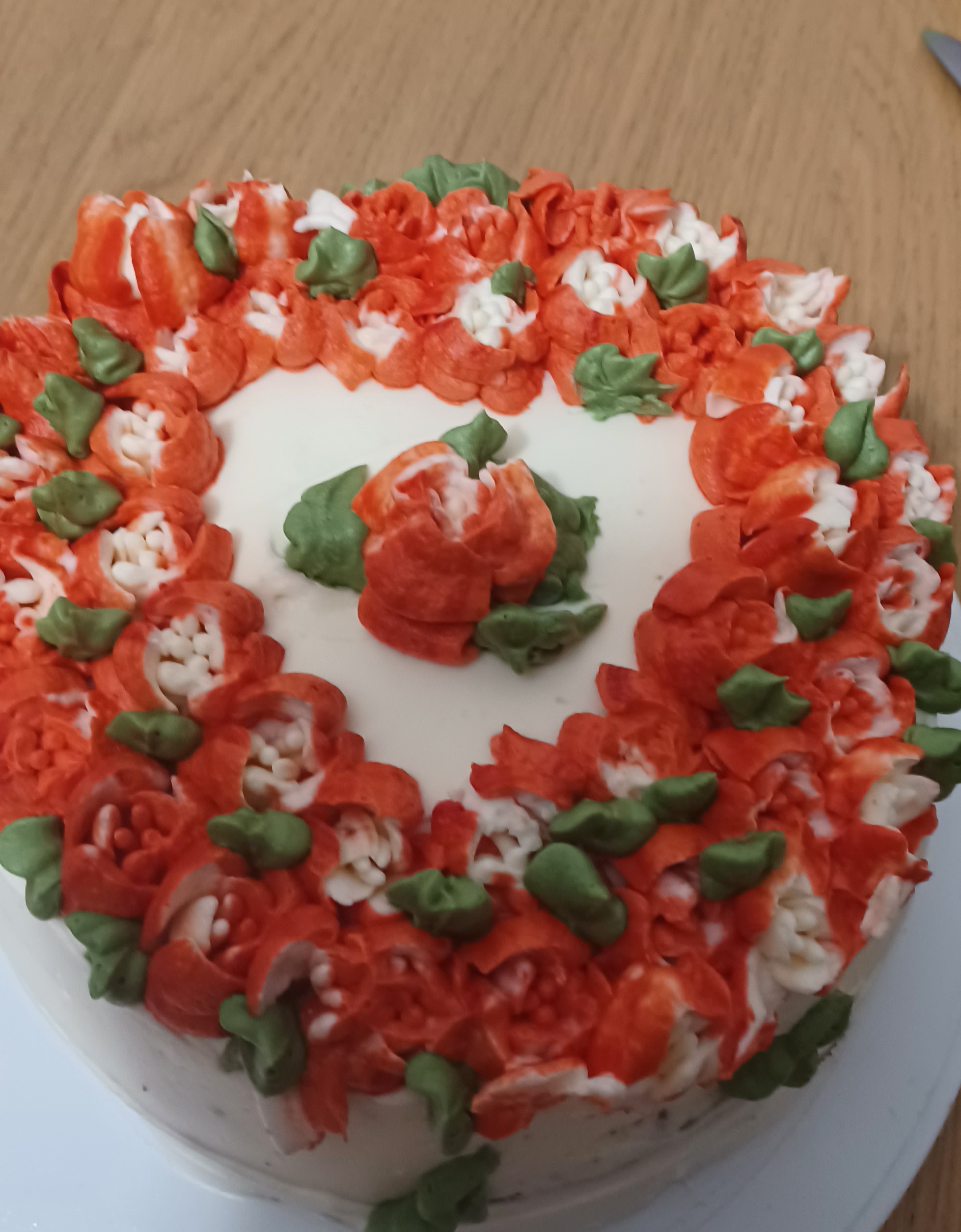 Fresh cream birthday cakes in Bedford and Milton Keynes, vegetarian and Halal